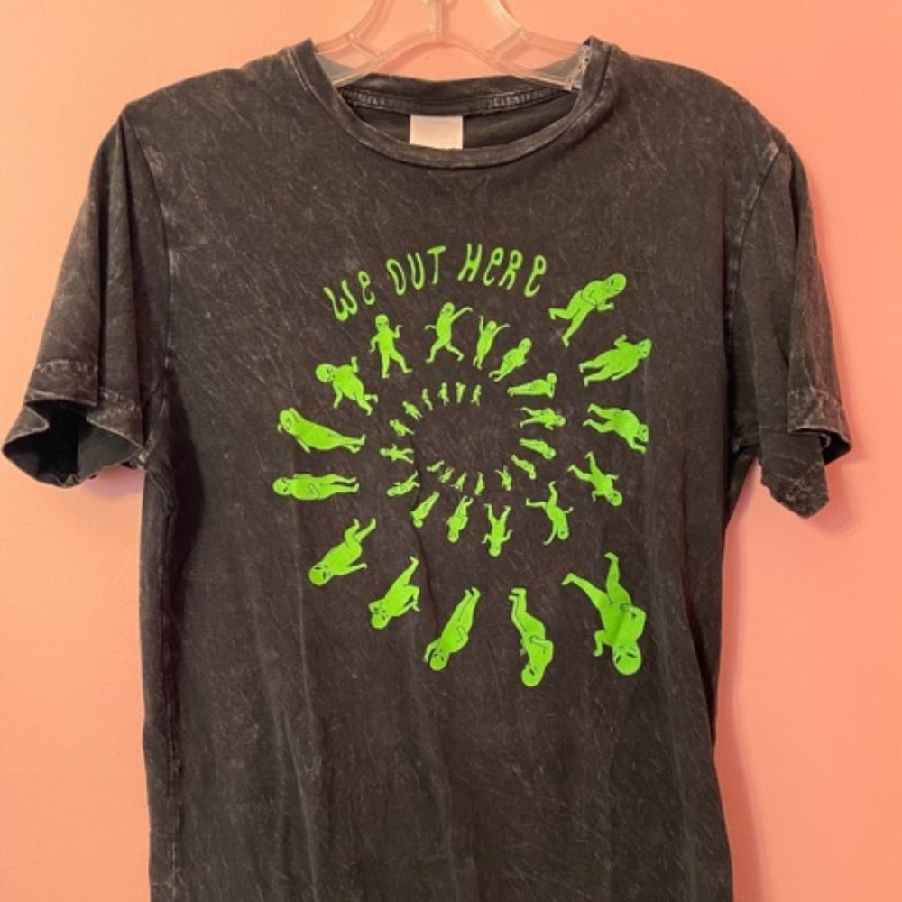 Rare RipnDip Alien tee, Size Small